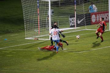 麦当娜，大罗，小罗 —— 中央台居然没转播的世界杯决赛中场秀（配图示意）